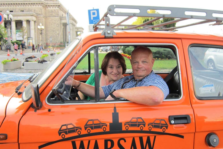 Voitures classiques dans Varsovie