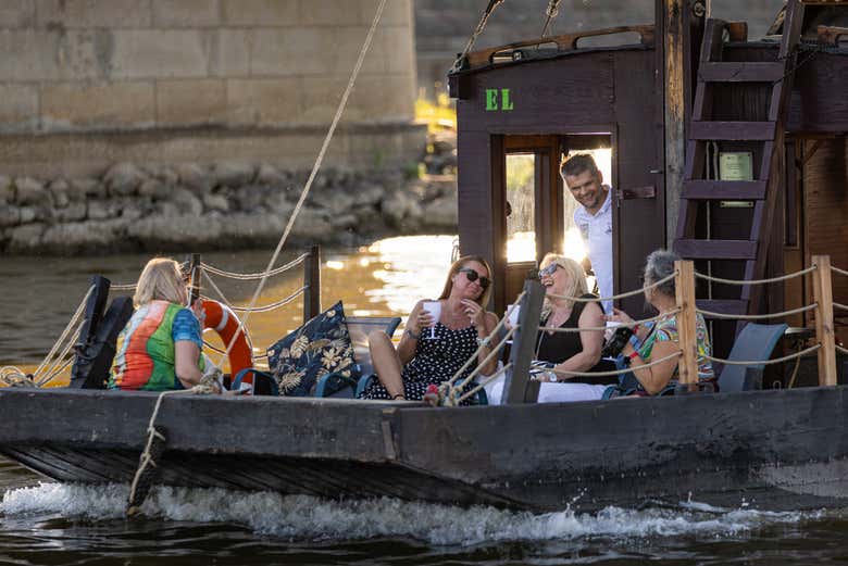 Divirtiéndonos a bordo del barco por el río Vístula