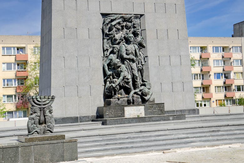 Il monumento agli eroi del ghetto di Varsavia