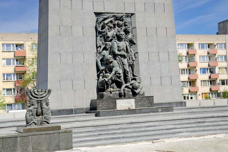 Monumento aos Judeus da Resistência no Gueto de Varsóvia