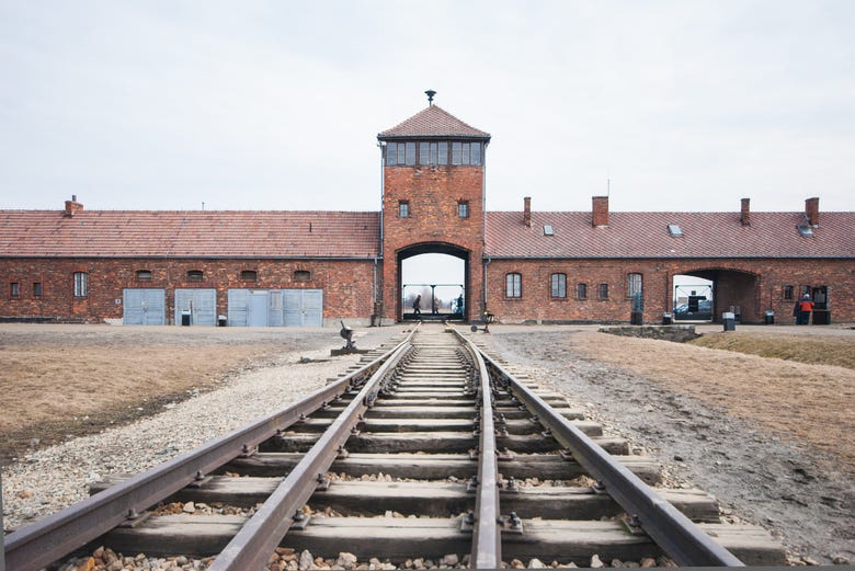 Vias do trem a Auschwitz