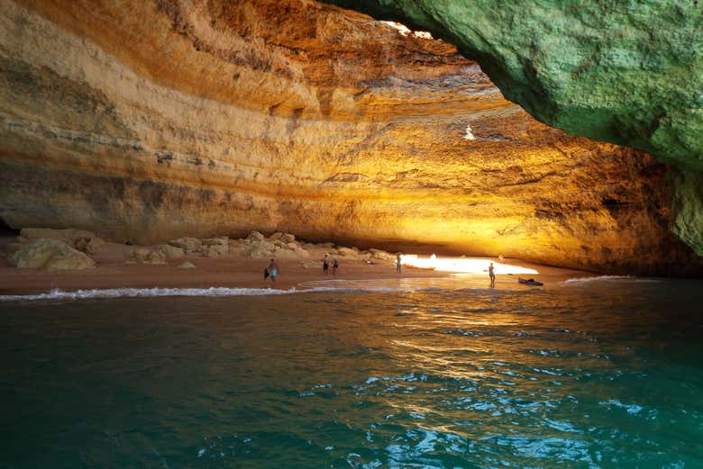 Interior de la cueva de Benagil