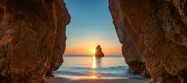 Paseo en barco por las cuevas del Algarve al atardecer
