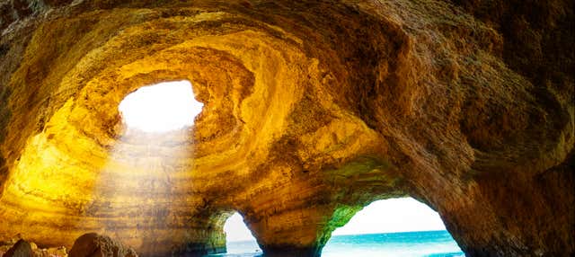Giro in barca nelle grotte dell'Algarve