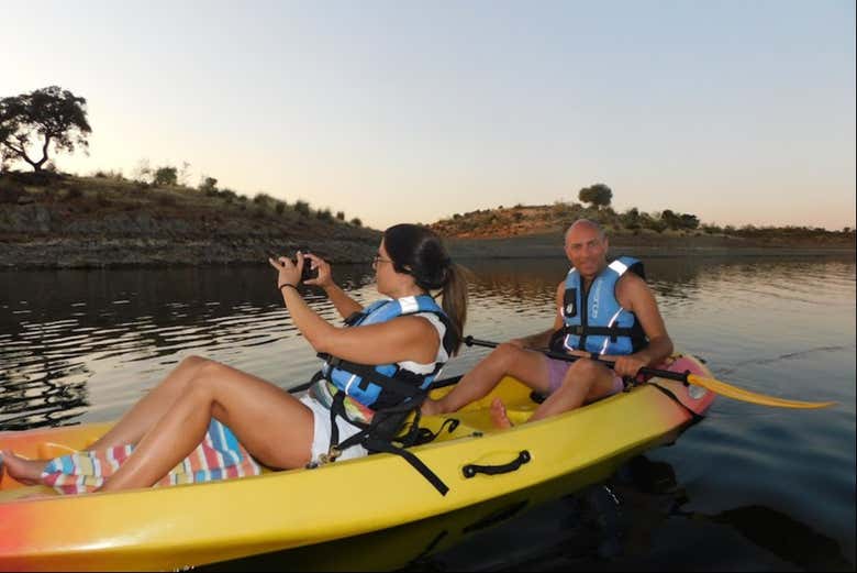 Fotografiando desde el kayak las vistas del lago