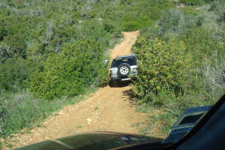 Atravessando uma trilha do Algarve de 4x4