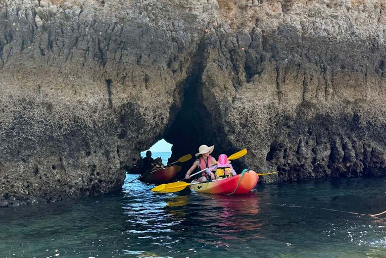 Es un tour en kayak apto para toda la familia