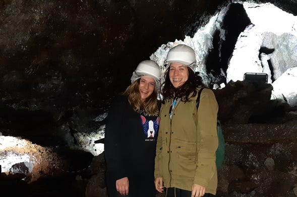 Excursion aux grottes volcaniques
