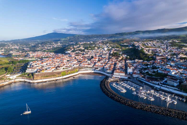 Vue panoramique sur Angra do Heroísmo
