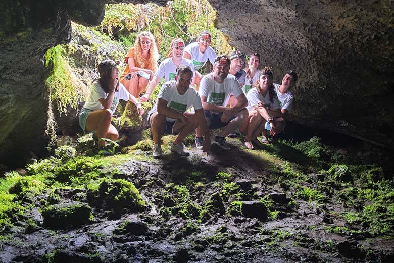 Grupo disfrutando de Algar do Carvão