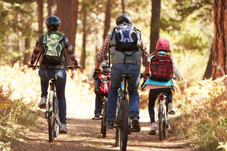 Faites du vélo dans la nature