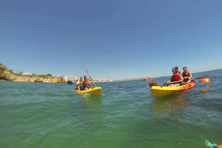 Use a kayak at the beach