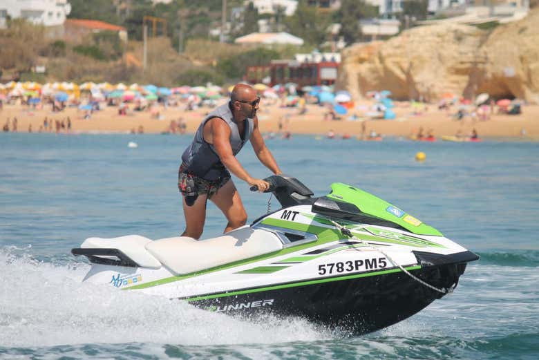 Noleggio di moto d'acqua nelle spiagge di Armaçao
