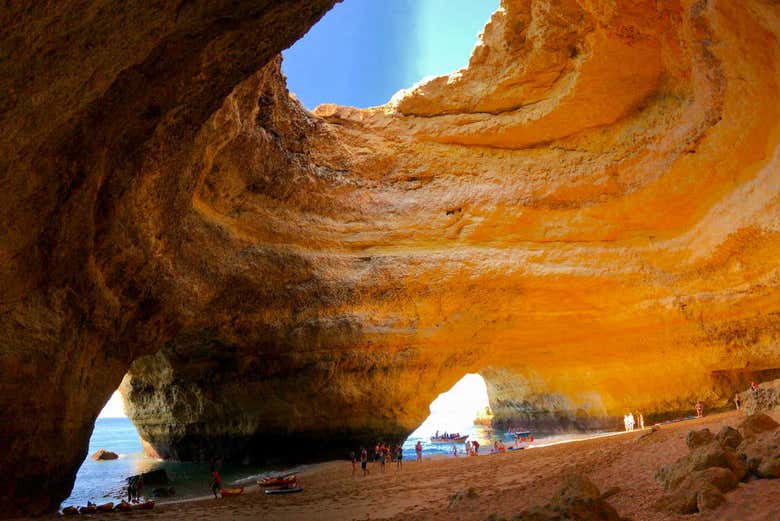 Una de las cuevas más visitadas de Benagil, el Algar