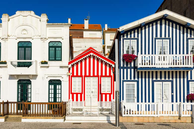 Casas de colores en la playa de Costa Nova do Prado