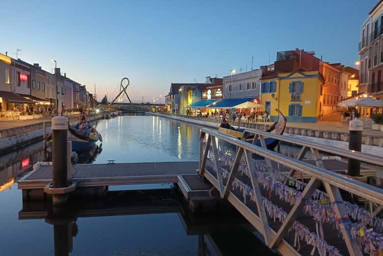 Aveiro iluminada durante a noite