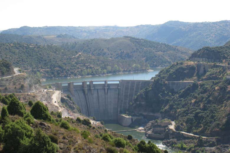 Barragem dentro do Parque Natural do Douro Internacional