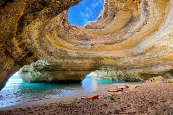 Tour en kayak por las cuevas de Benagil