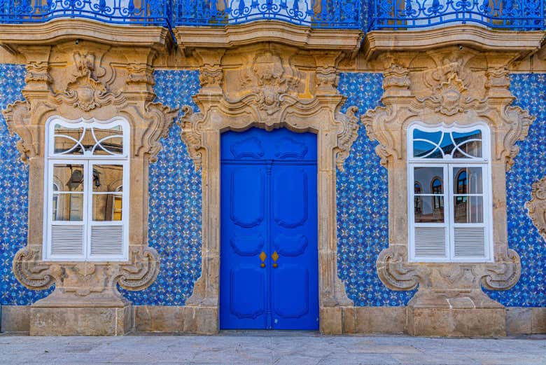 Detalle de la puerta de la Casa do Raio