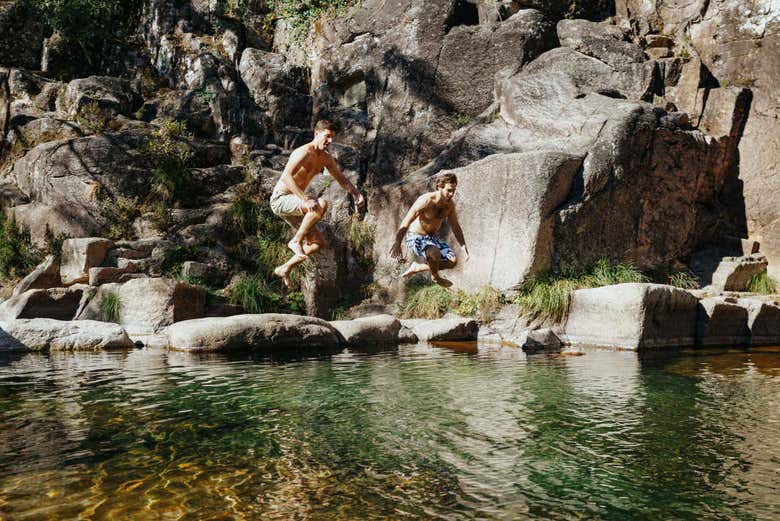 Baignez-vous dans les cascades