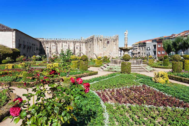 Episcopal Palace and Santa Barbara Gardens