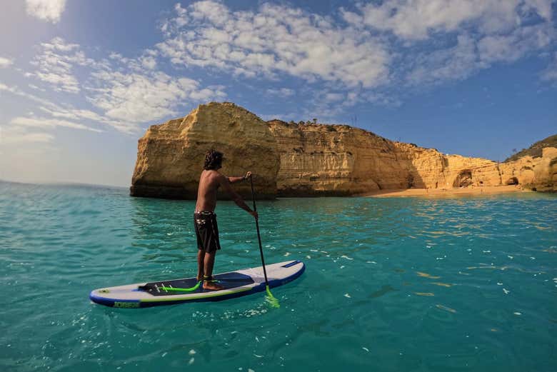 Remando rumo às grutas de Benagil