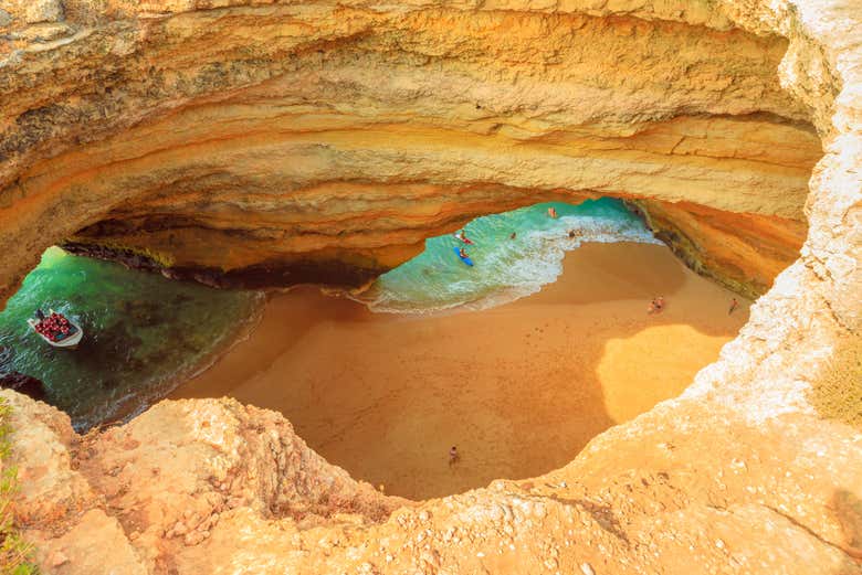 Vistas das grutas de Benagil