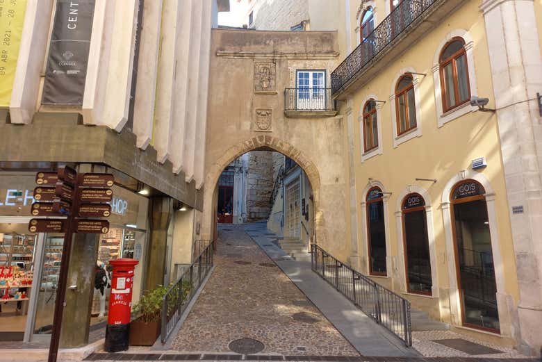 Arco de Almedina