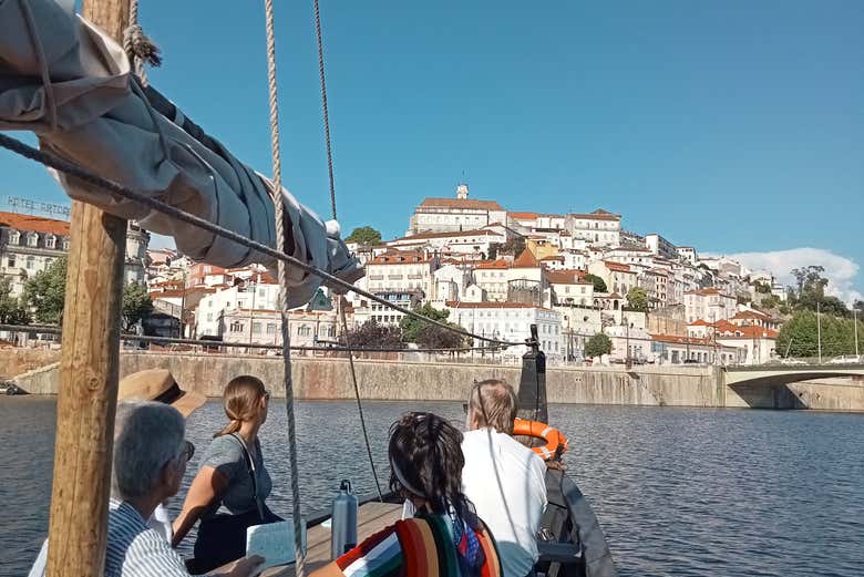 Contemplando Coimbra dall'imbarcazione