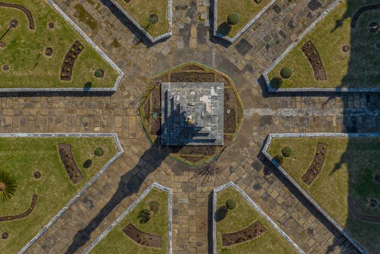 Vista de dron de los jardines del monasterio