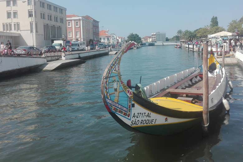 Paseo en barco moliceiro en Aveiro