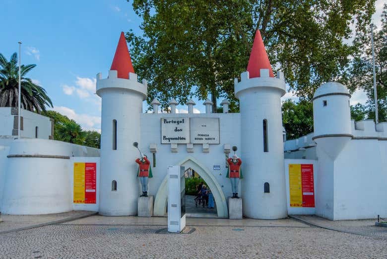 Entrée du parc Portugal dos Pequenitos
