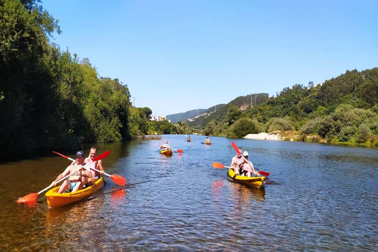 Profitez d'une balade en kayak sur des eaux limpides