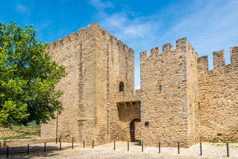 Admirando los exteriores del castillo de Elvas