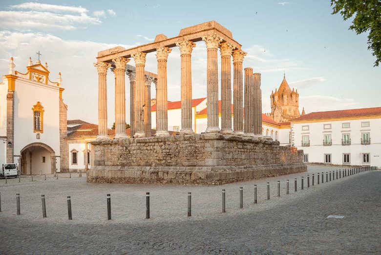 Visitando os vestígios romanos de Évora