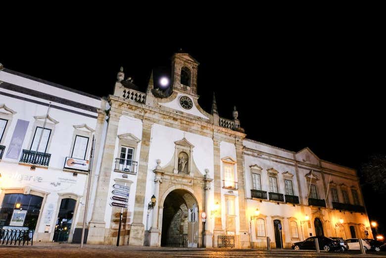 L'Arco da Vila de nuit