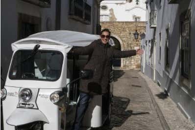 Tuk-tuk dans les rues de Faro