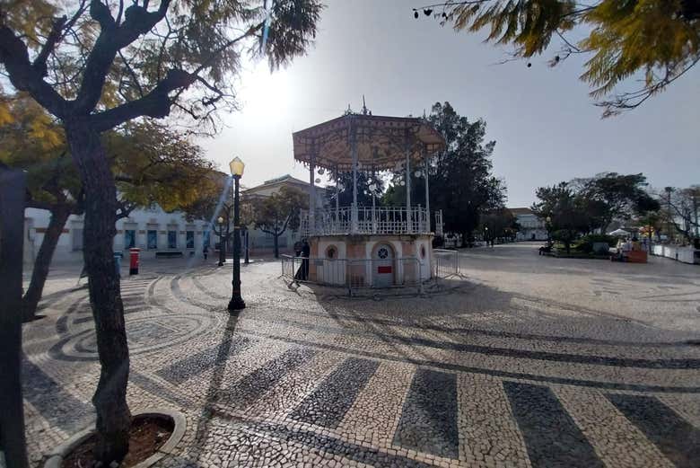 Take in the charming ambiance of Faro