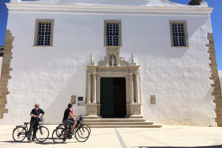 Faremos uma parada nos principais monumentos de Faro