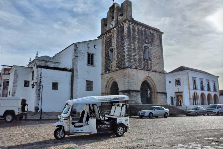 Tuk Tuk pelo centro de Faro