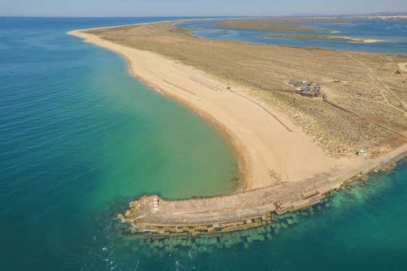 Passeio de barco pelas ilhas Deserta e Farol