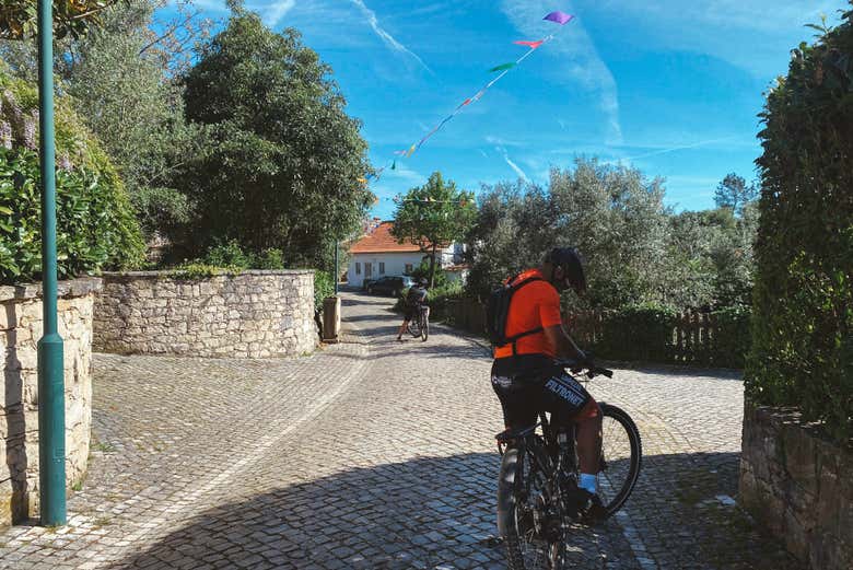 Fazendo uma pausa durante o tour de bicicleta por Fátima