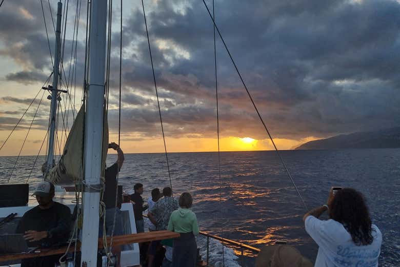 Disfrutando del atardecer en el barco
