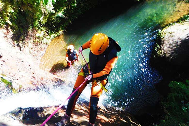 Discesa in un canyon di Madeira