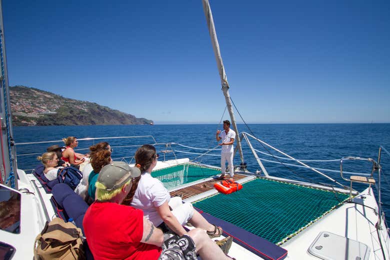 A bordo del catamarano