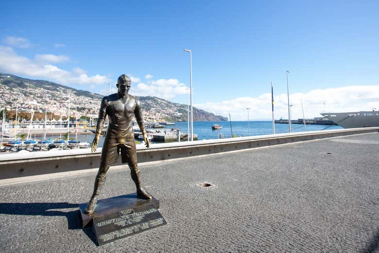 Nos encontraremos junto a la estatua de Cristiano Ronaldo