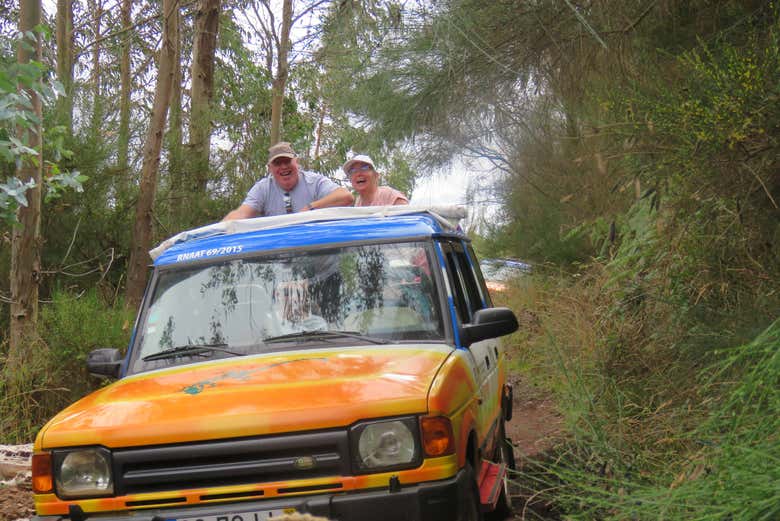 Vehículo 4x4 descapotable