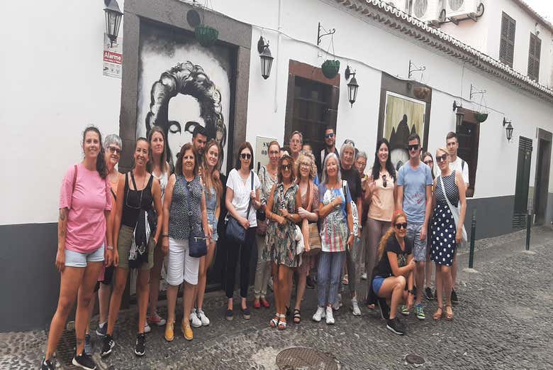 Avª das Torres, calle con Sabor a Fado Português