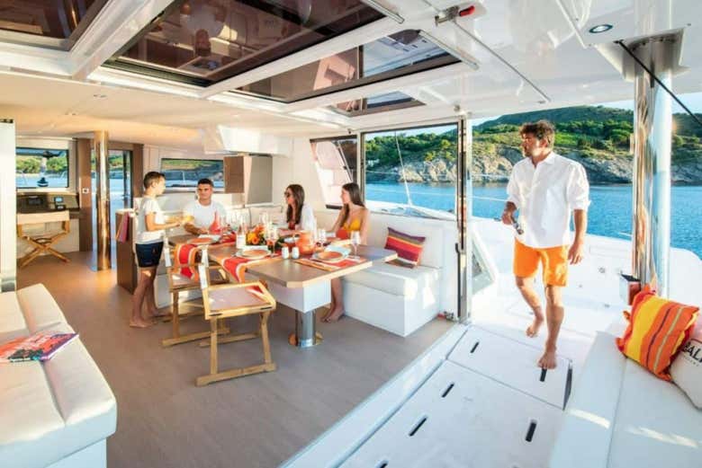 Podréis disfrutar de las bebidas a bordo