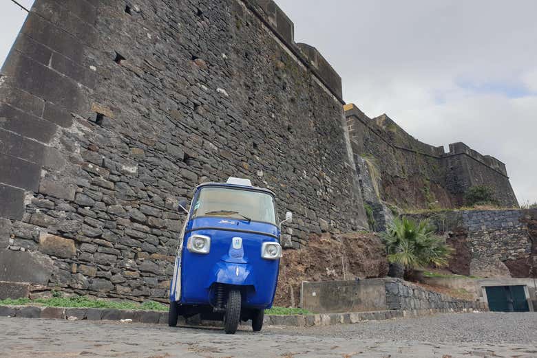 Iremos de tuk tuk até a fortaleza